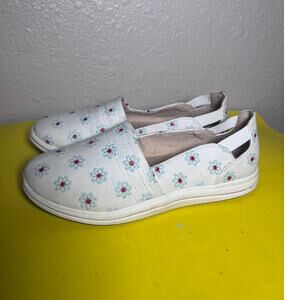 Clarks Women's Breeze Step White Floral Loafer Canvas Flat Sneaker size 7 W NWT